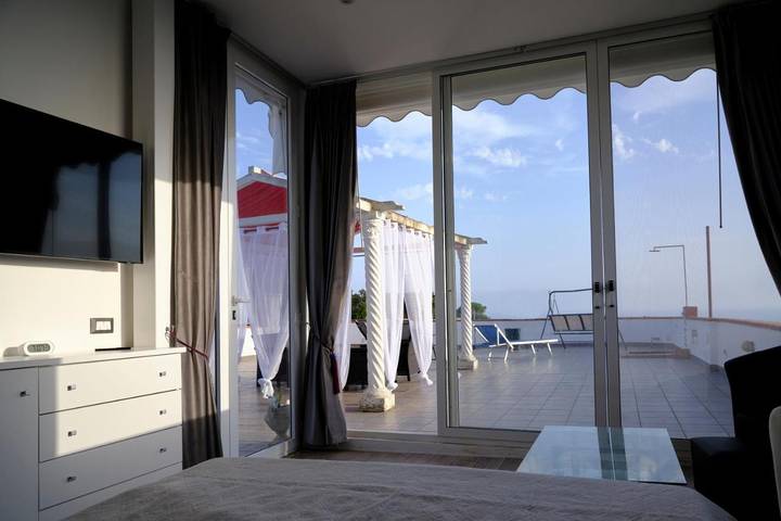 Villa per 2 persone, con giardino e panorama, adatto a famiglie con bambini a Terracina