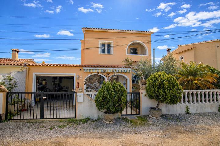 Casa rural para 5 personas, con terraza además de piscina y jardín en Alcalá de Chivert