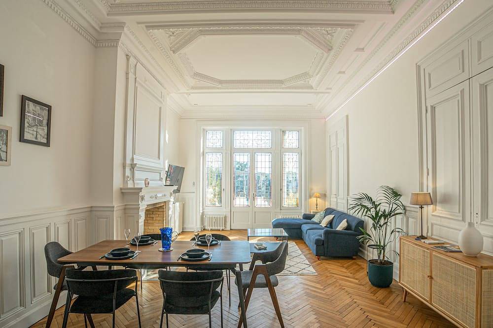 Appartement entier, Le \"Patrimoine\" Cœur de Limoges : Parking, Clim et Terrasse Privée in Limoges, Région de Limoges