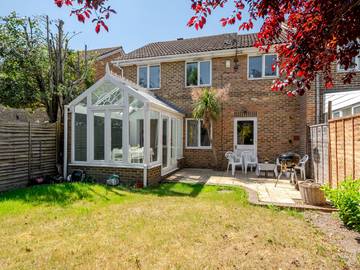 Glamping for 5 People in Chessington World of Adventures, Surrey, Photo 1