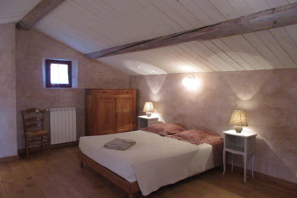 Charmantes Dorfhaus in der Nähe von Bédoin, am Fuße des Mont Ventoux in Crillon-le-Brave, Parc naturel régional du Mont-Ventoux