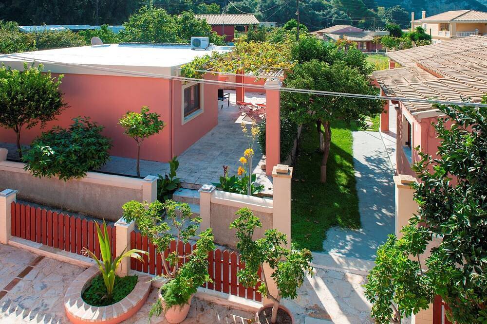 Lovely 2-bedroom cottage, 2 minutes froim the sandy beach in Agios Gordios, Korfu