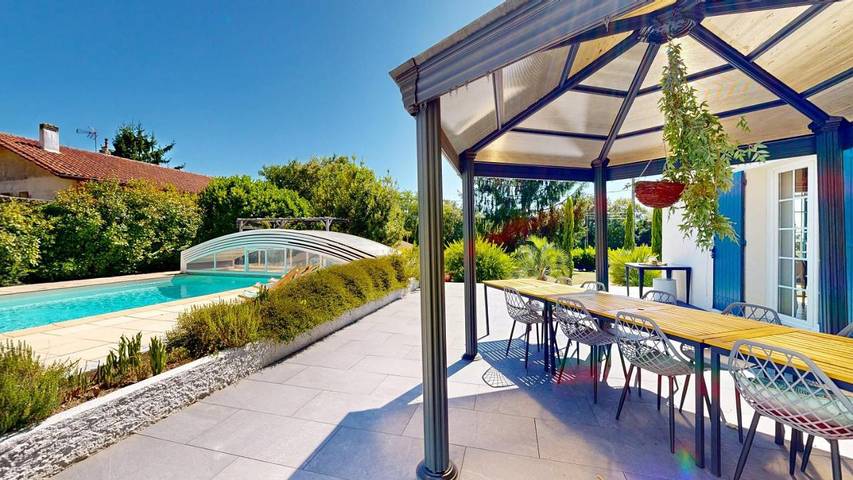 Location de vacances pour 16 personnes, avec vue ainsi que jardin et piscine, animaux acceptés à Saint-Sauveur (Dordogne) - 2