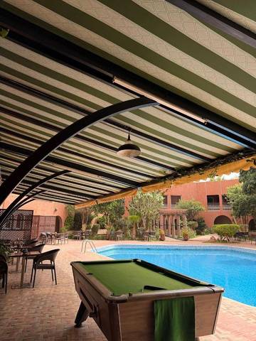 Hôtel pour 3 personnes, avec jardin ainsi que vue et piscine à Tiznit