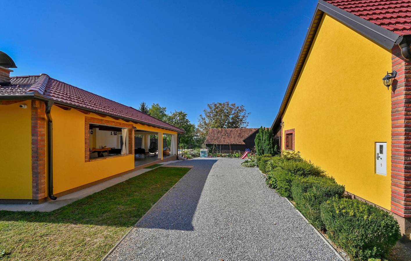 Reizende 142 m² große Wohnung mit Pool, WLAN und Parkplatz in Bjelovar-Bilogora