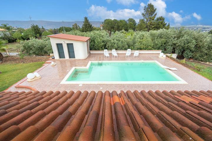 Villa per 6 persone, con Balcone e Giardino a Floridia