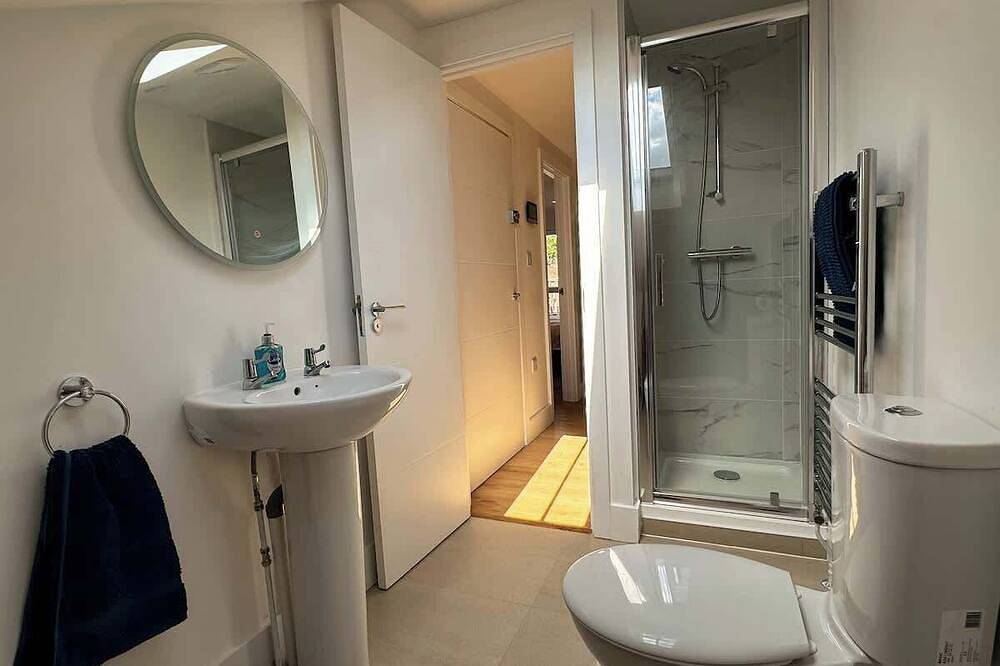 Entire apartment, Light-Filled Maidstone Penthouse | 2 Balconies in Kent