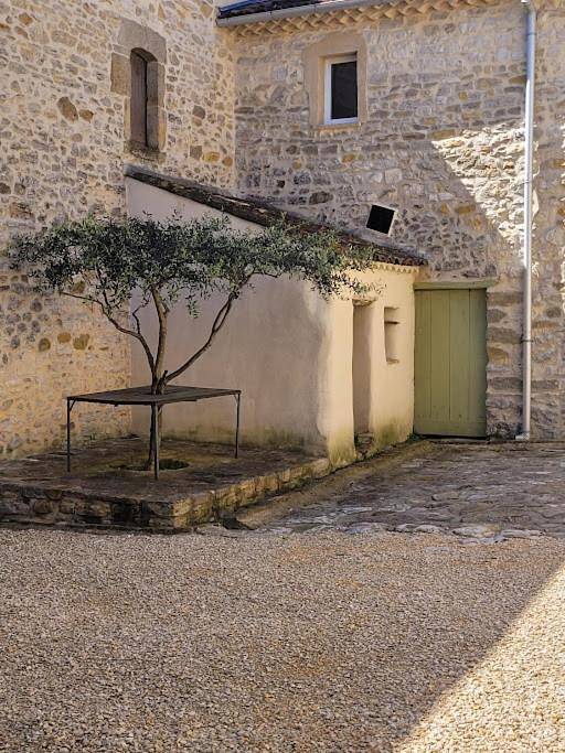 Location de vacances pour 6 personnes, avec piscine ainsi que jacuzzi et jardin à Saint-Hilaire-de-Brethmas - 2