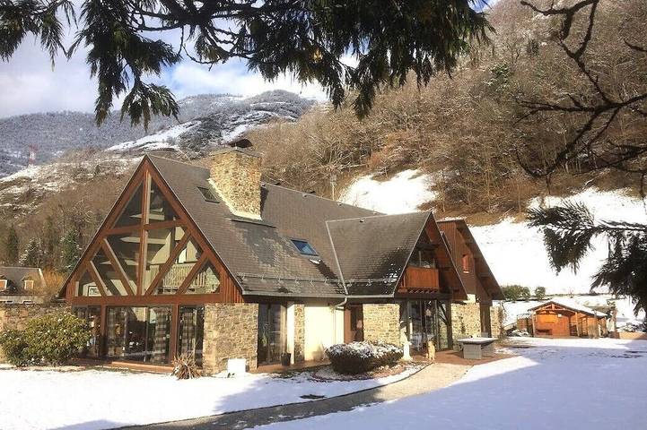 Location de vacances pour 8 personnes, avec jardin à Juzet-de-Luchon