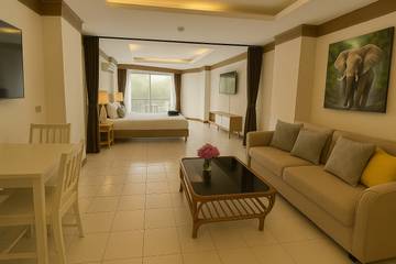 Vacation Apartment for 4 Guests in Patong Beach, Phuket Province, Picture 3