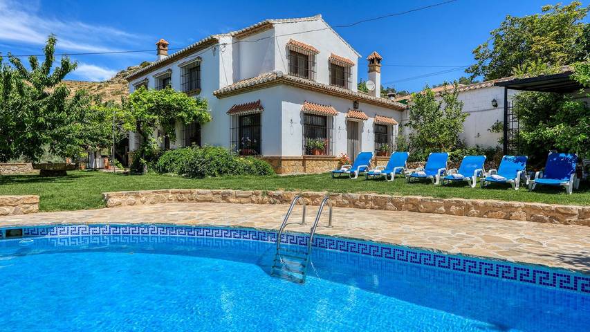 Ferienhaus für 10 Personen, mit Balkon/Terrasse und Pool