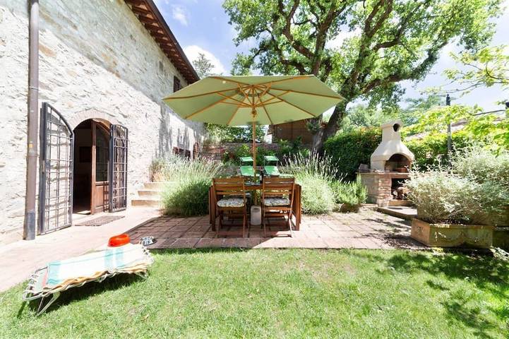 Gîte pour 7 personnes, avec piscine et jardin