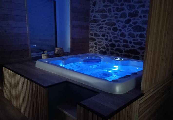 Gîte für 2 Personen, mit Sauna und Garten sowie Terrasse und Whirlpool in Frankreich - 2