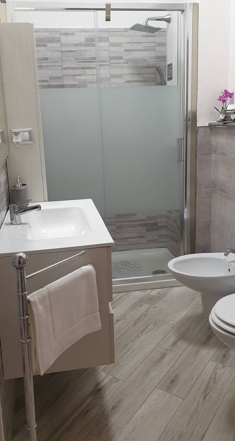 Entire apartment, Modern Apartment “Casa di Mena” with Wi-Fi & Balcony; Parking Available  in Lido San Giovanni, Alghero