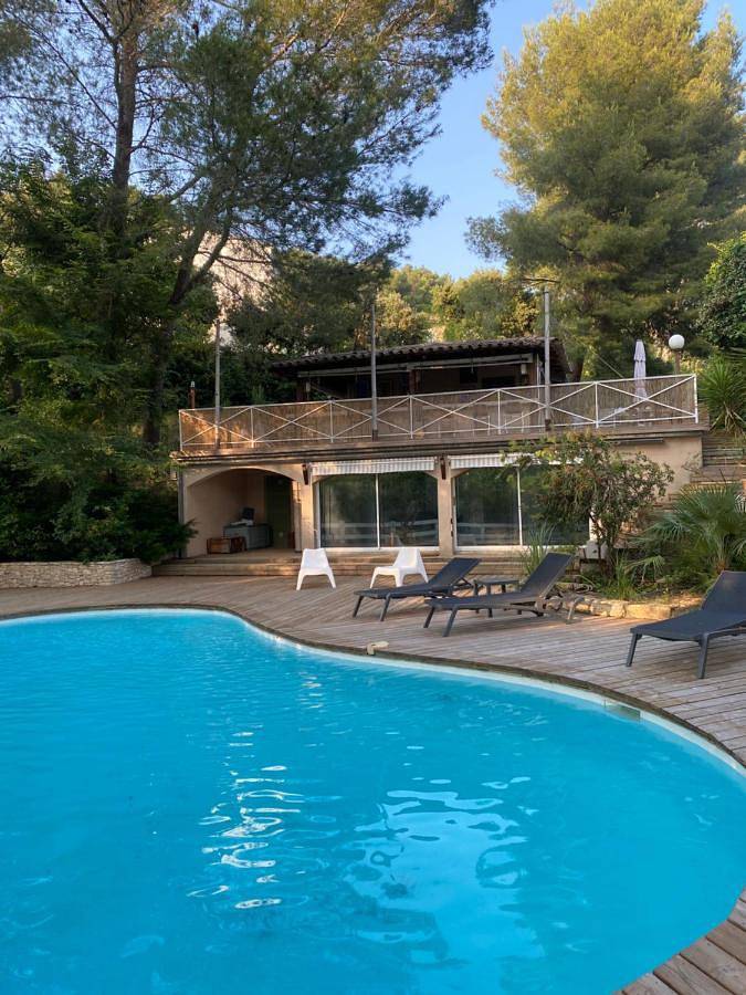 Maison d’hôte pour 2 personnes, avec Balcon et Terrasse ainsi que Jardin et Piscine