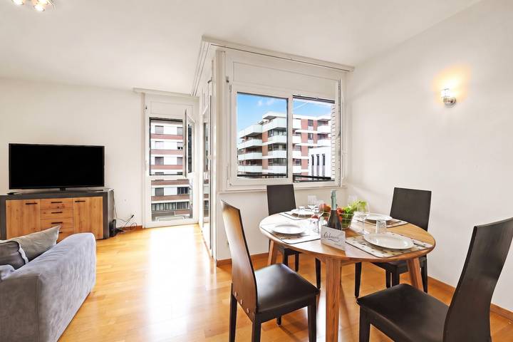 Ganze Wohnung, Imbarcadero Apartment in Locarno with Balcony and Parking in Locarno, Tessiner Alpen