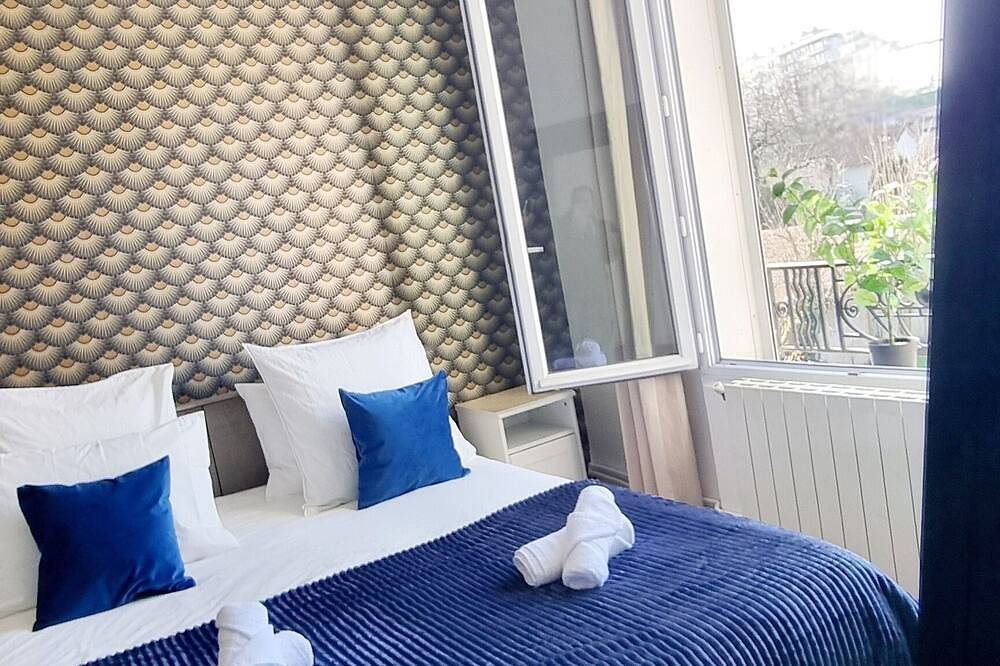 Apartamento entero, Large 2-room apartment - Paris & Orly Airport 15 min away + Parc de Sceaux 1 min away in Antony, Altos del Sena