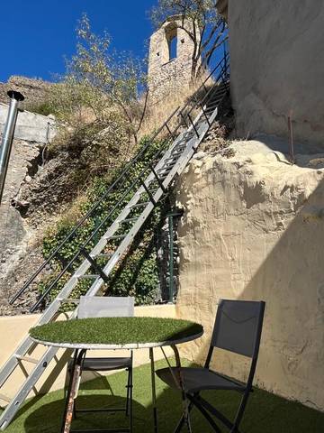 Gîte pour 4 personnes, avec terrasse ainsi que vue et jardin à Les Mées