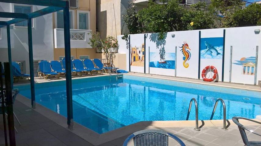 Appart’hôtel pour 3 personnes, avec terrasse ainsi que vue et piscine
