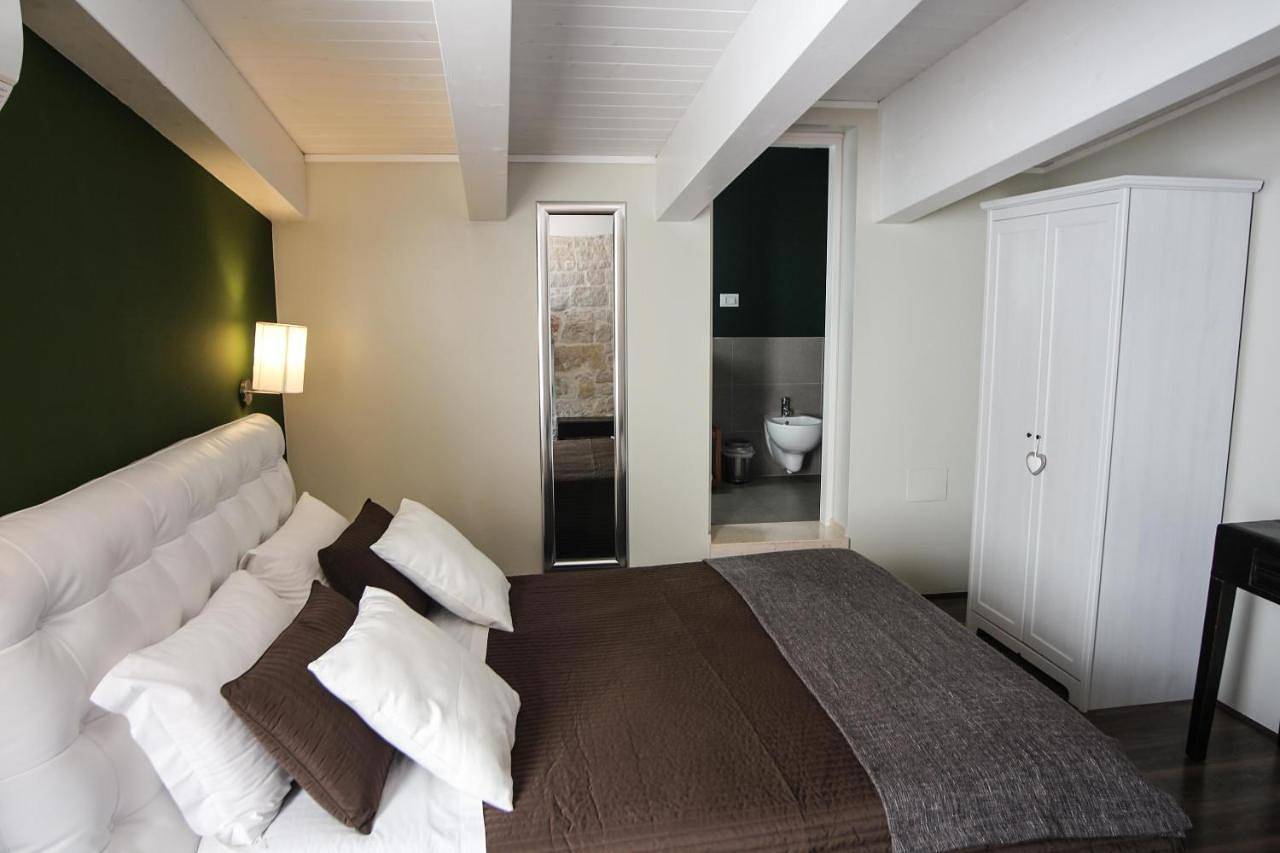 Double Room with Private Bathroom in Bitetto, Provincia di Bari