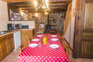 Gîte pour 8 Personnes dans Pied-de-Borne, Région de Mende, Photo 4