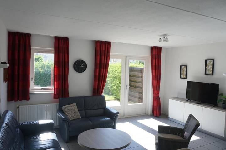 Vakantiepark voor 6 personen, with terras and tuin as well as uitzicht in Zeeuws-Vlaanderen