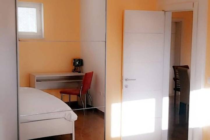 Ganze Wohnung, 2 Bedroom Apartment conveniently situated a few steps from the sea in Lapad Bay in Dubrovnik, Grad Dubrovnik