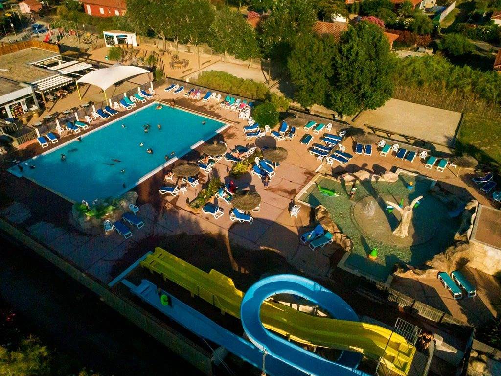 Zecamping 4* 1km plage piscine chauffée toboggans mobil-home Tv clim in Torreilles, Côte d'Améthyste