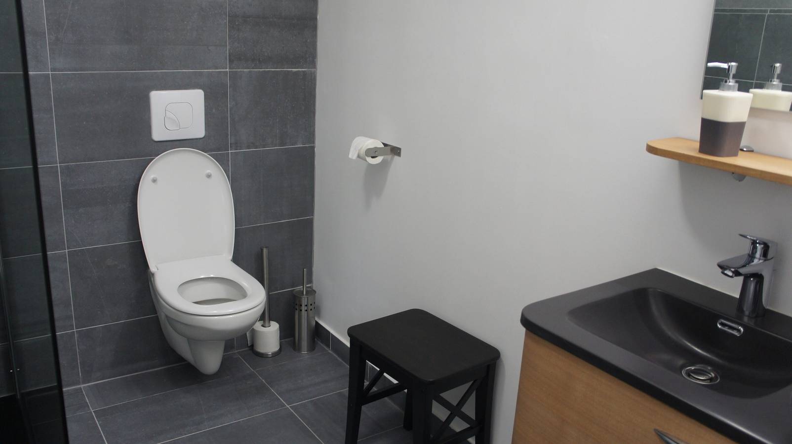 Chambre d’hôtes « La Trouverie - Chambre 3 » avec terrasse, jardin communs et Wi-Fi in Laqueuille, Parc naturel régional des Volcans d'Auvergne