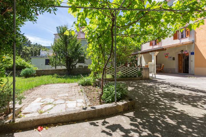 Smještaj za odmor za 6 osoba, s Balkon/terasa i Vrt u Otok Lošinj