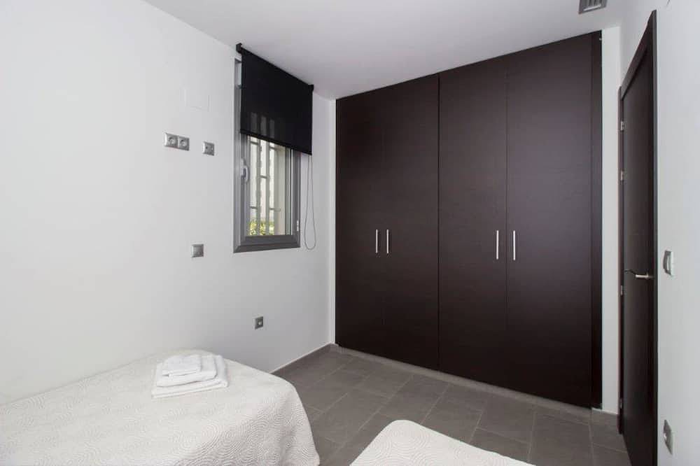 Apartamento entero, Apartamento moderno en planta baja con terraza de 80m² + parking en la playa de La Mata in Torrevieja, Costa Blanca