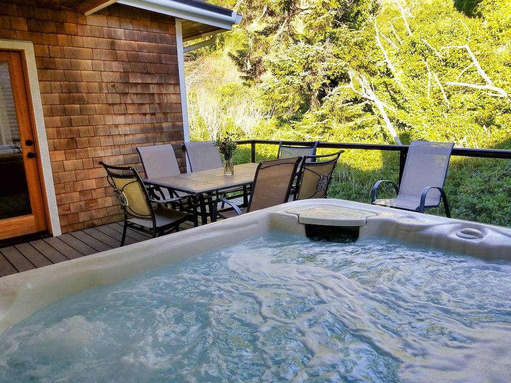 Große, moderne, Meerblick-Haus mit Hot Tub nur wenige Schritte zum Strand! in Netarts, Tillamook County