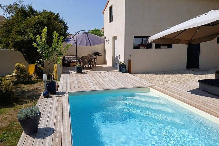 Gîte pour 4 personnes, avec jardin et piscine