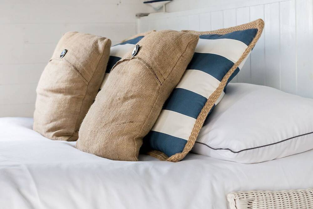 Watersedge Cabin - Luxury Cottages in Fareham, Hampshire