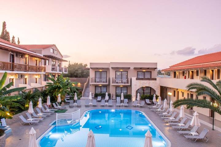 Appart’hôtel pour 2 personnes, avec Balcon et Terrasse ainsi que Jardin et Piscine