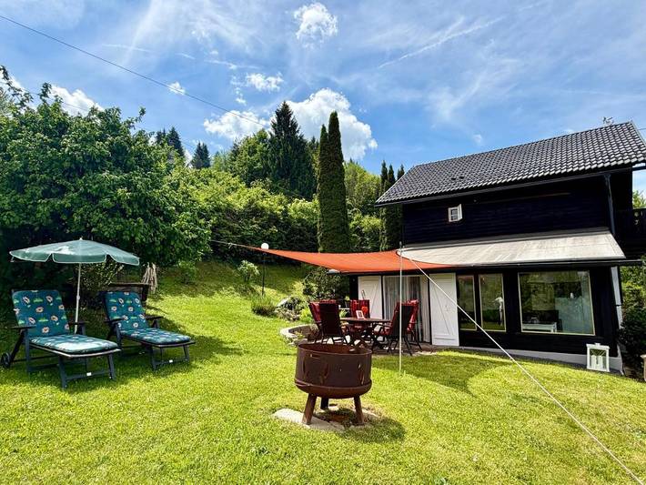 Ferienhaus für 5 Personen, mit Ausblick und Garten sowie Seeblick, mit Haustier
