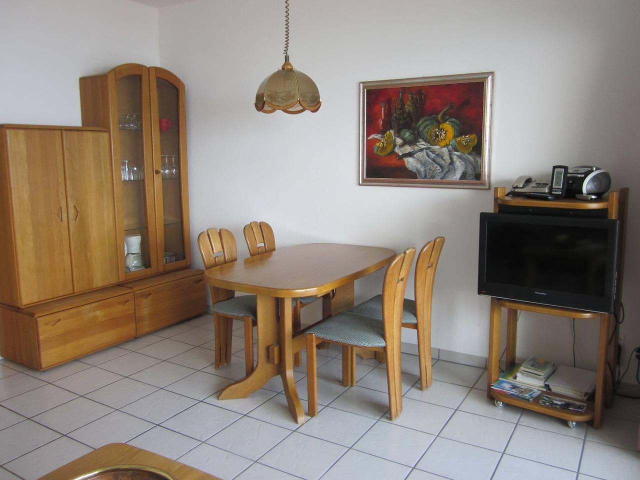 Ganze Wohnung, Schlichte Ferienwohnung im 2. Stock für 1-3 Personen. in Orselina, Tessiner Alpen