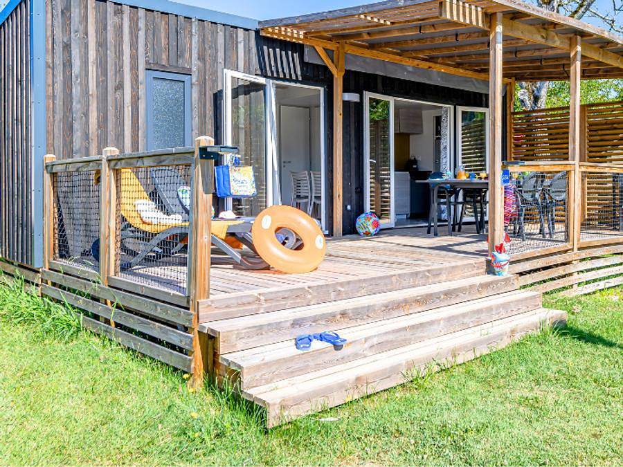 Flower Camping Les Ondines - Mobilhome 4 personnes - Homeflower Premium 29m² - 2 chambres + terrasse semi-couverte + Tv + draps + serviettes + Clim in Souillac, Lot