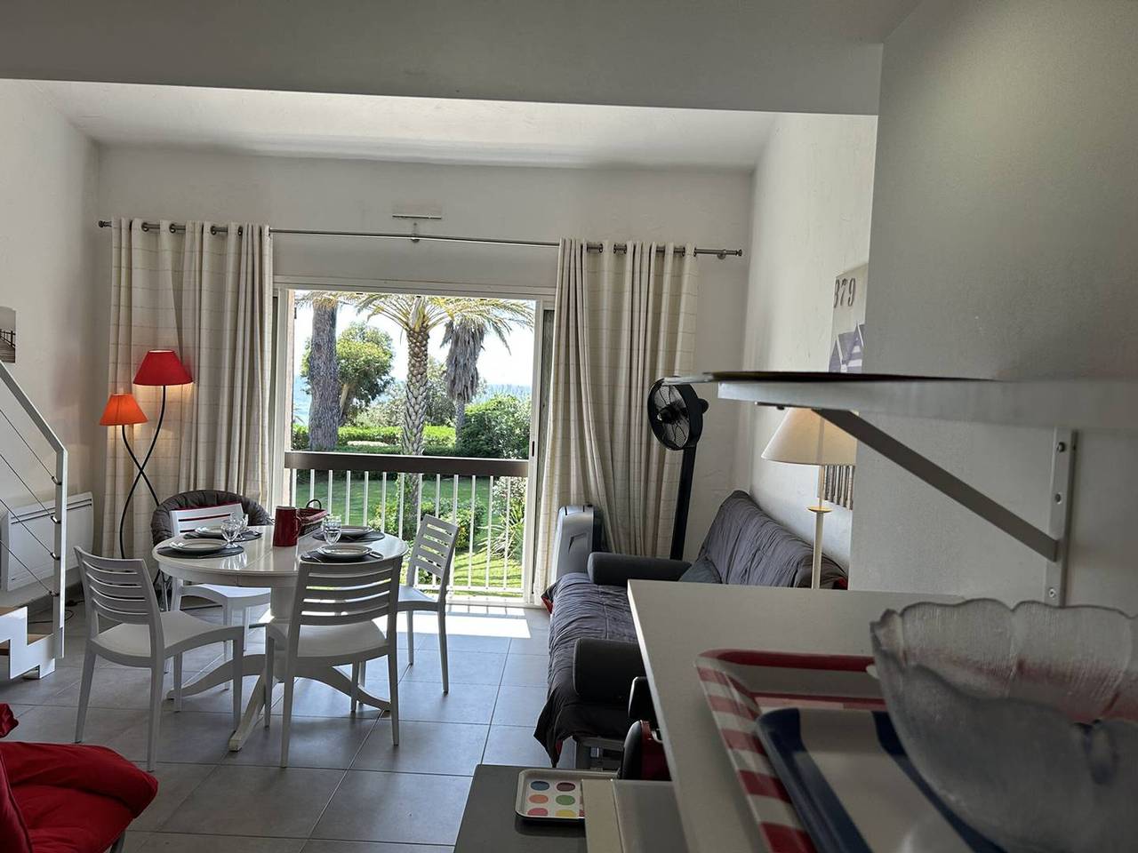 Appartement entier, Studio avec mezzanine 6 pers, piscine, parking privé in Pramousquier, Le Lavandou