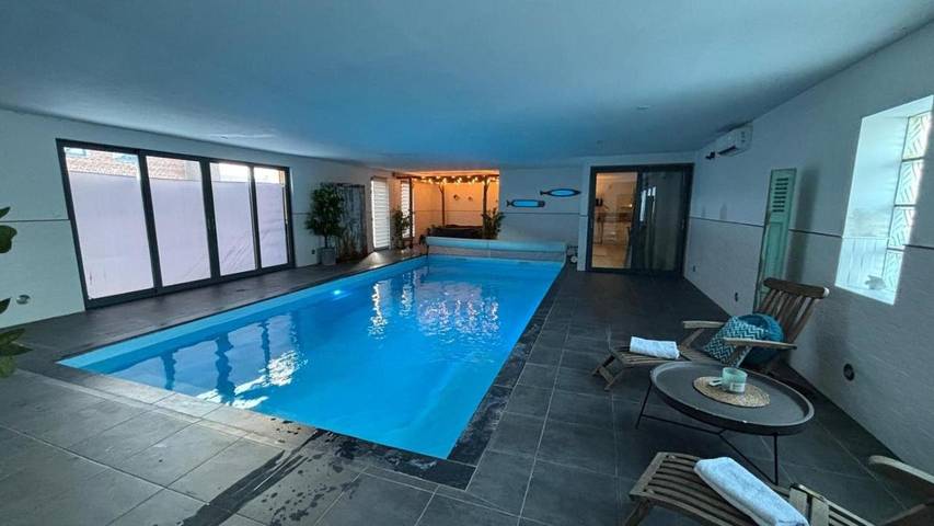 Gîte pour 4 personnes, avec piscine ainsi que terrasse et jacuzzi à Sailly-lez-Lannoy