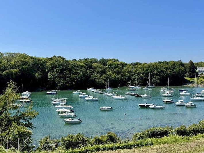 Location de vacances pour 8 personnes, avec vue ainsi que jardin et terrasse dans Doëlan