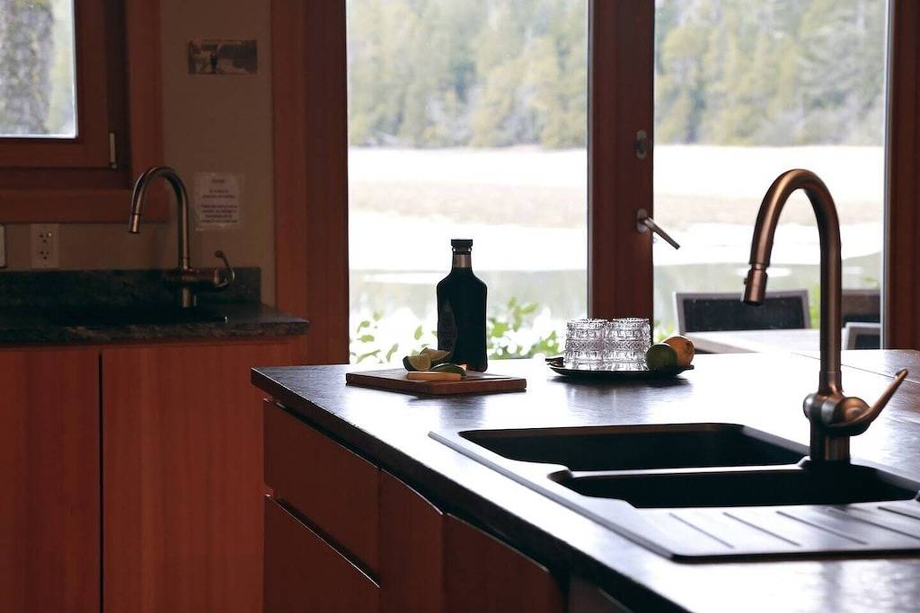 Coastal View-Rated top place to stay on the inlet! in Tofino, Alberni-Clayoquot Regional District