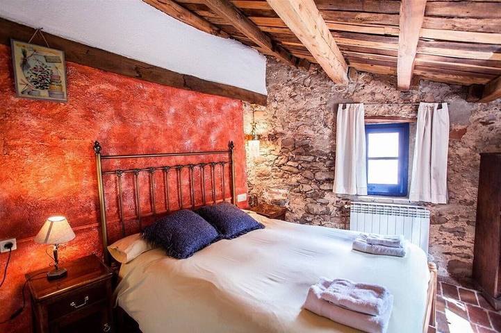 Alte restaurierte Mühle mit 2 Schlafzimmern und beheiztem Gemeinschaftspool in Riudaura, Garrotxa