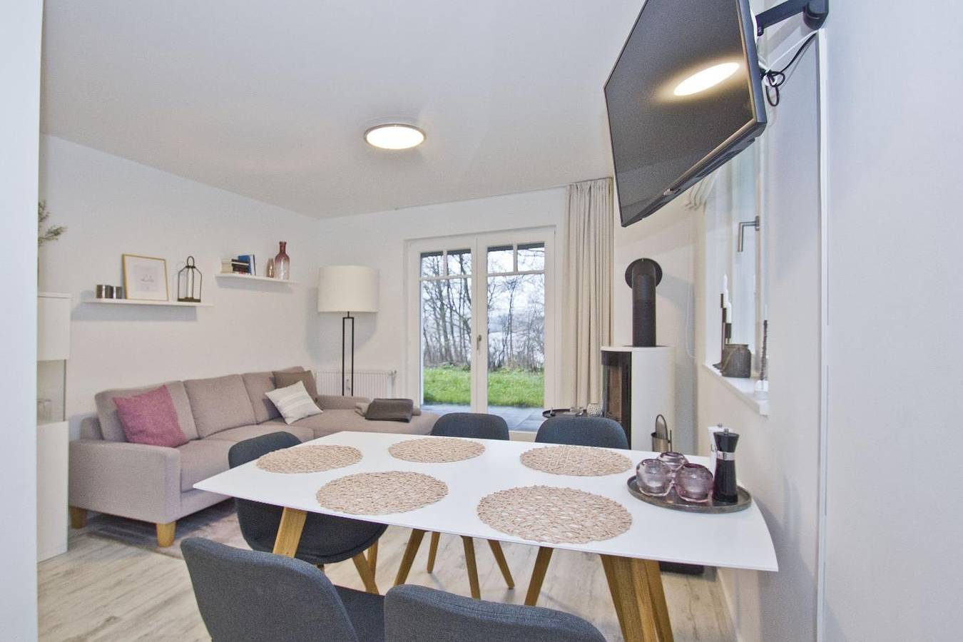 Ganze Wohnung, Ferienwohnung mit Terrasse, Kamin, Sauna - Ferienresidenz Zwei Bodden Fewo 2-6 in Lietzow, Bergen auf Rügen und Umgebung