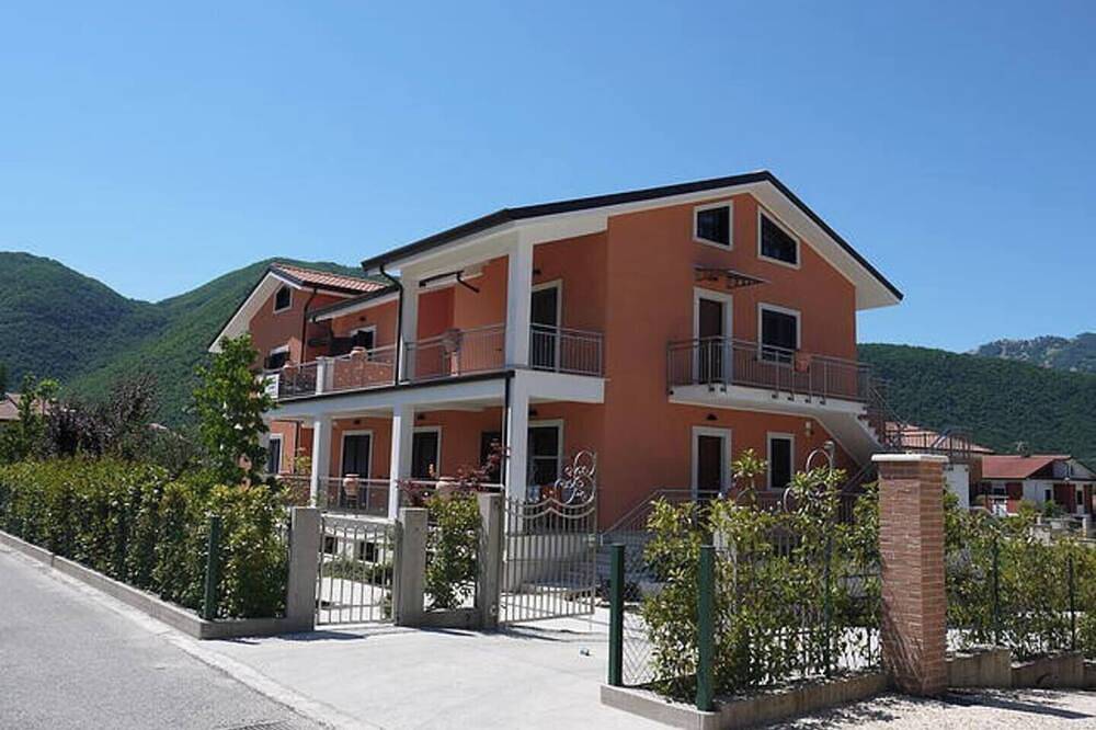 Ganze Wohnung, Cosy & Tranquil Apartment- sleeps 4-Wifi in Villa Latina, Frosinone Provinz