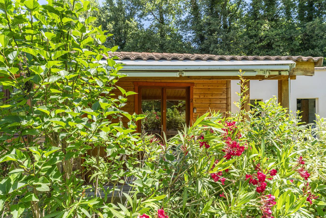Chalet 'Gite Romarin' con piscina compartida, terraza privada y Wi-Fi in Mirabel-aux-Baronnies, Región de Nyons
