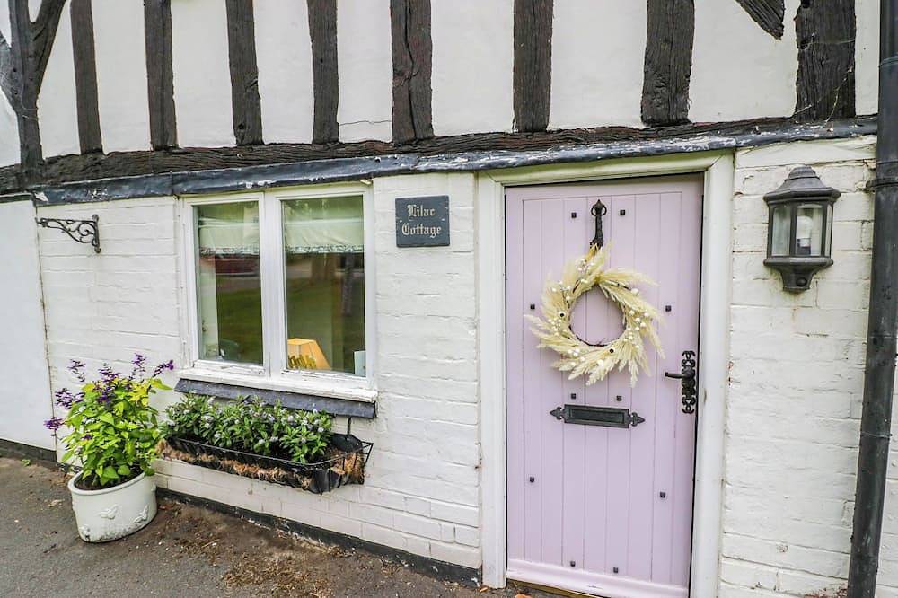 Lilac Cottage, pet friendly, character holiday cottage in Brinklow in Brinklow, Warwickshire