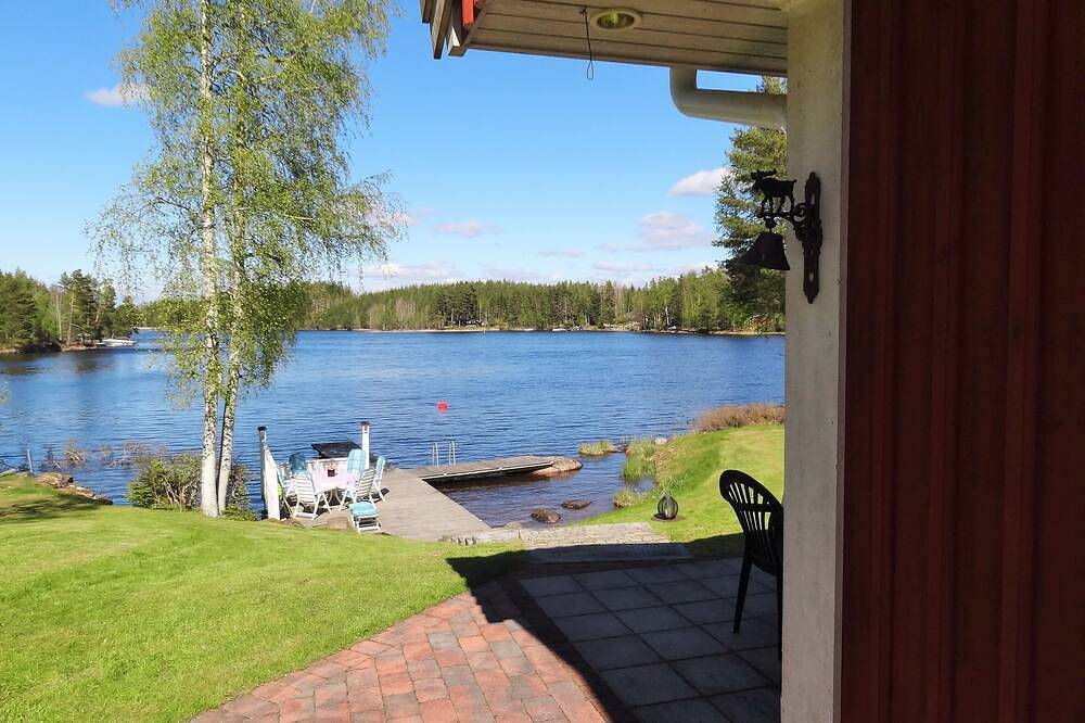 Haus in sonniger Lage am Sommen mit eigenem Steg und Boot, gute Angelmöglichkeit in Boxholm kommun, Sommen