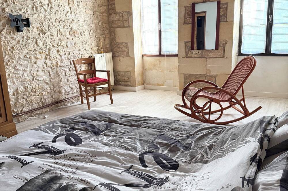 Grande maison ,  pour grande famille ou voyage entre amis, à15 km de l'océan in Trizay, Région de Saintes
