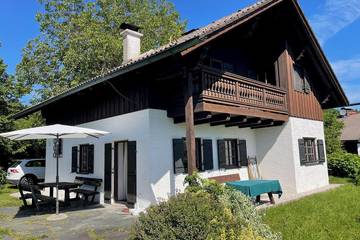 Ferienhaus für 10 Personen am Attersee